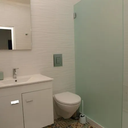 Henri's - Centre * לאגוּ‏ש