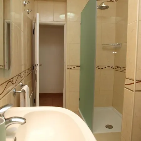 Henri's - Centre Apartmán *