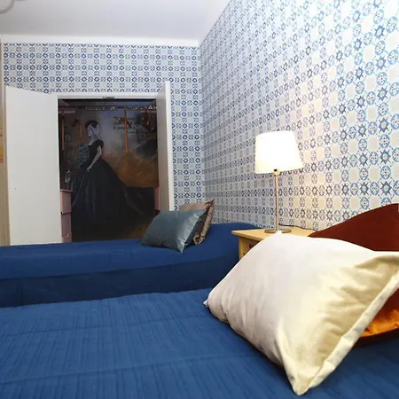 Henri's - Centre Apartment