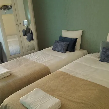 Henri's - Centre Apartment *