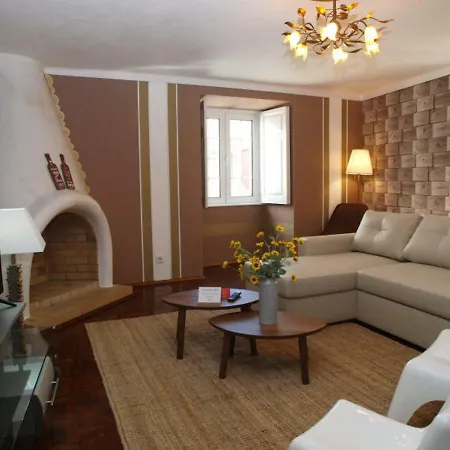 Henri's - Centre Apartment